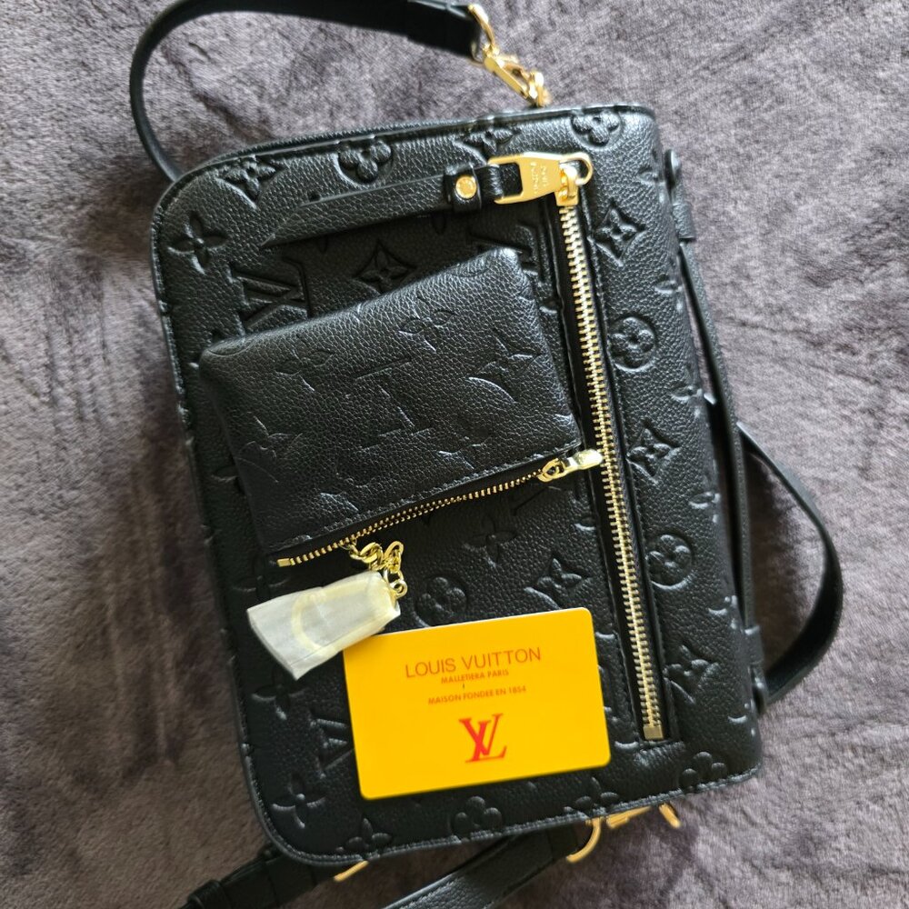 Louis Vuitton - Picture 3 of 16